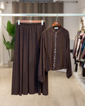Ensemble jupe et blouse col mao satin marron à broderie