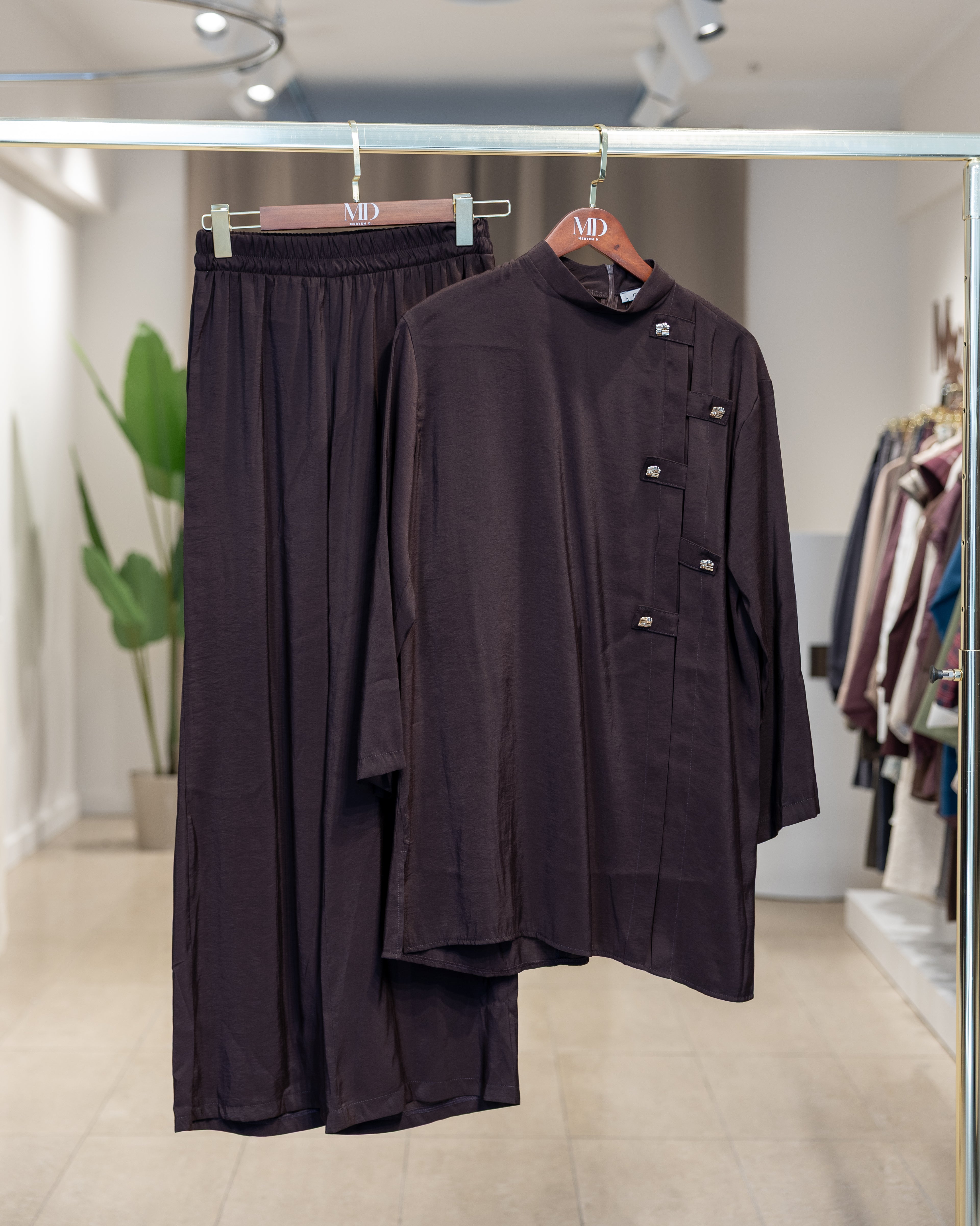 Ensemble pantalon et tunique col mao prune boutons décoratifs