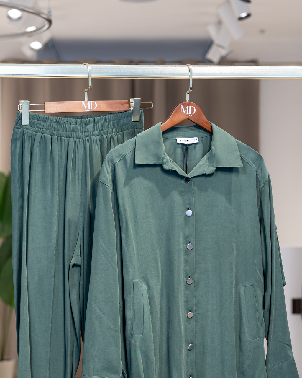 Ensemble pantalon et chemise col cubain vert sauge