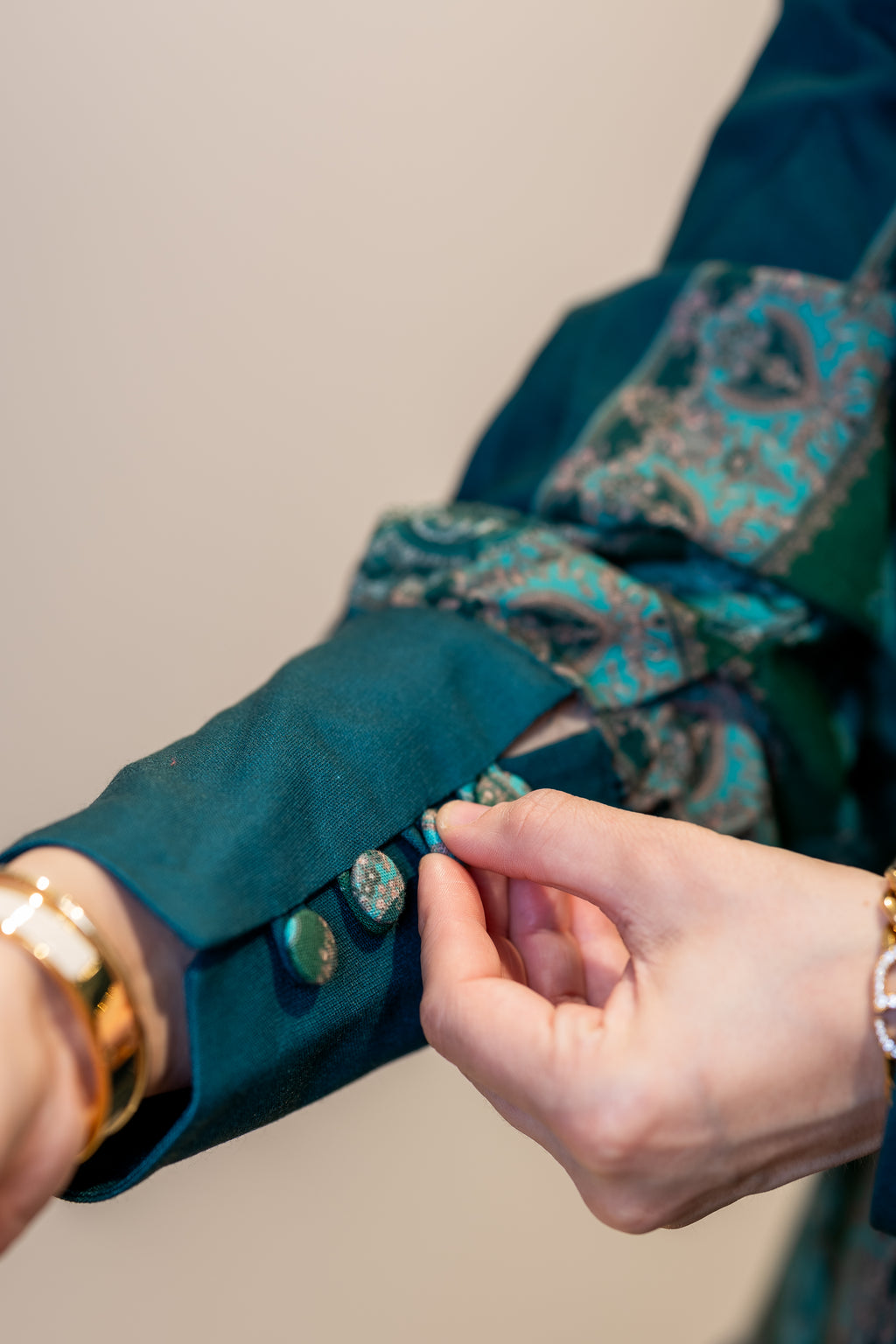 Robe longue ceinturée imprimé foulard vert émeraude