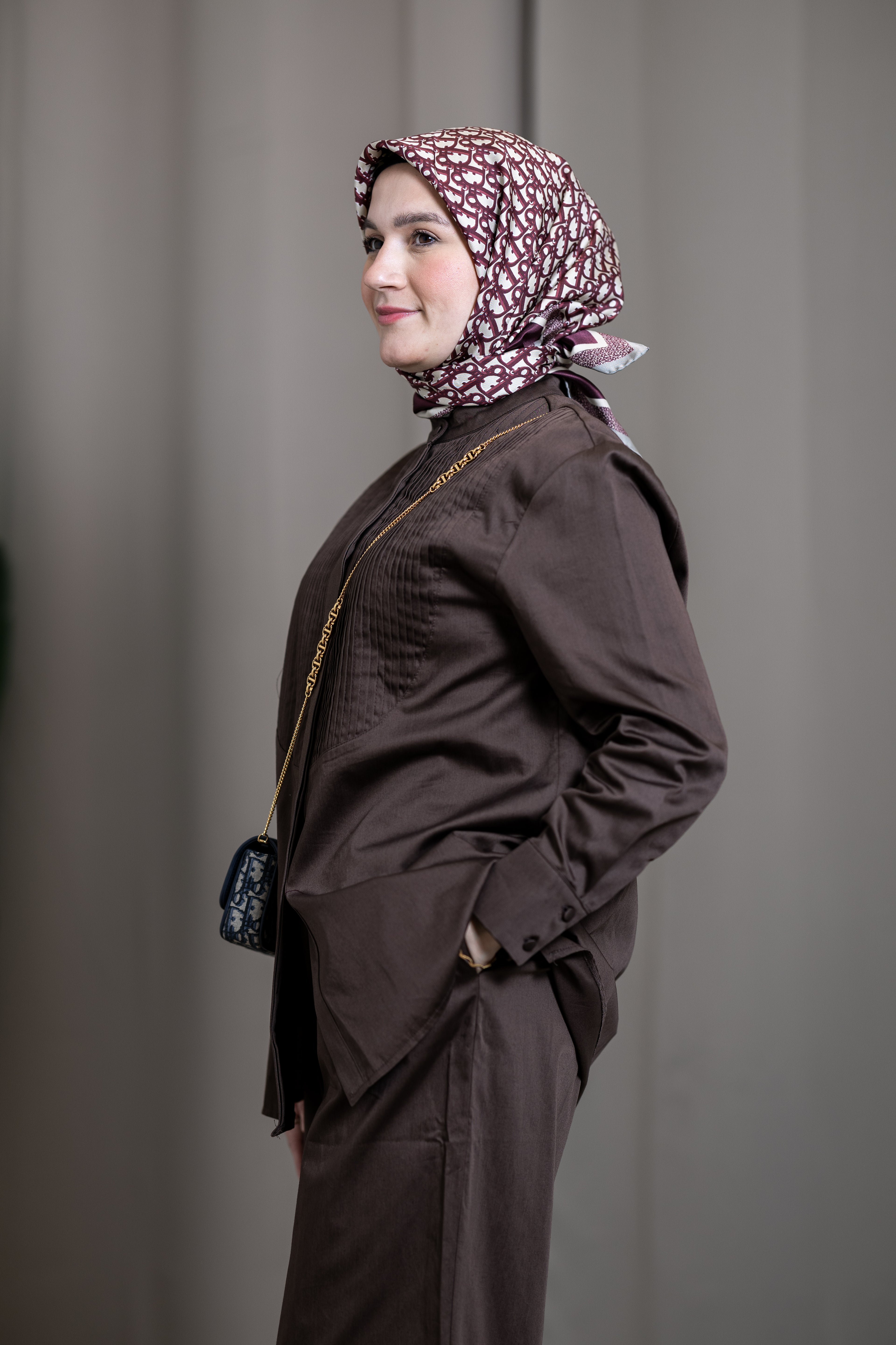 Ensemble chemise plissée et pantalon large marron