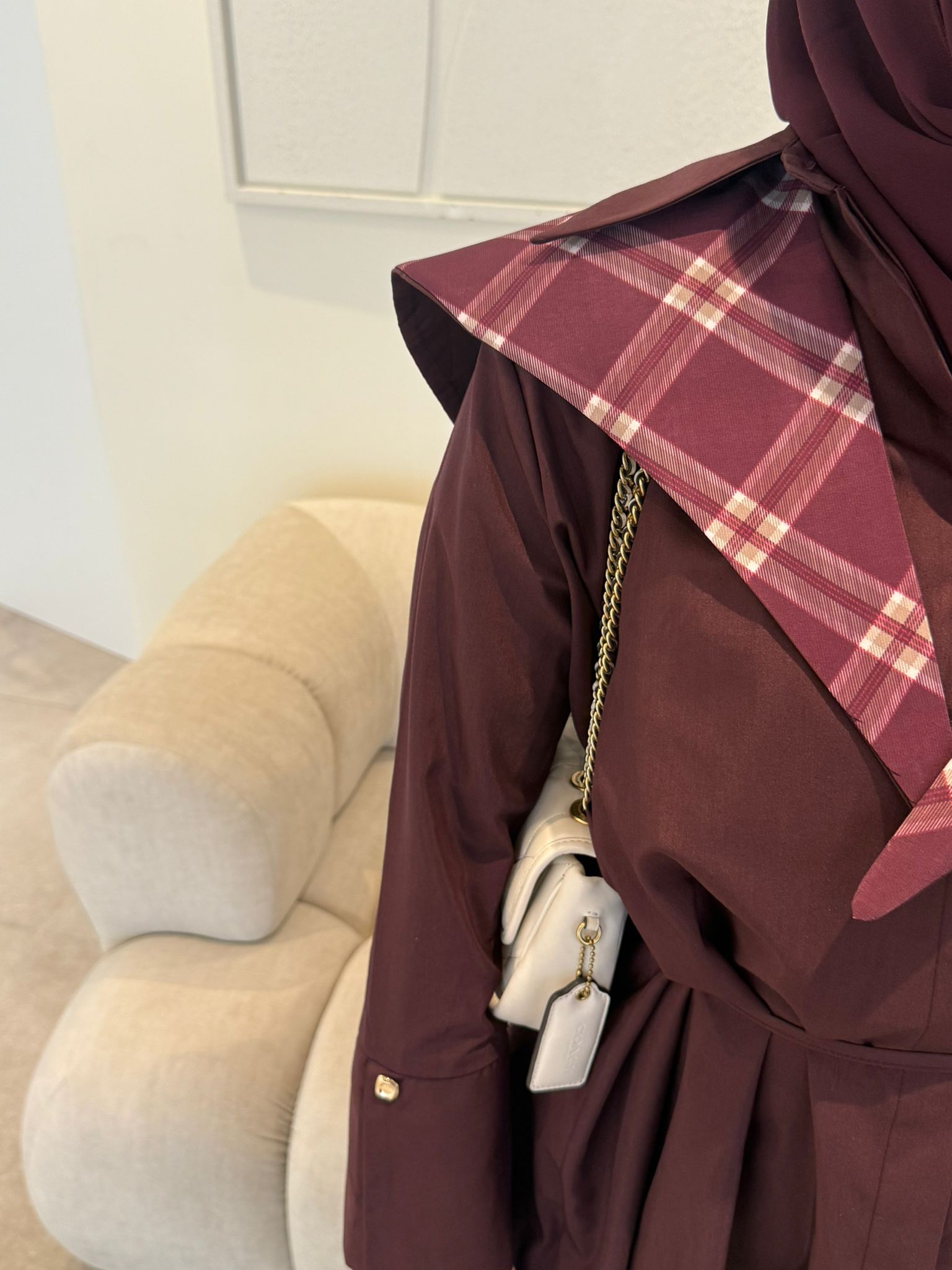 Chemise en dacron à grand col et empiècement à carreaux