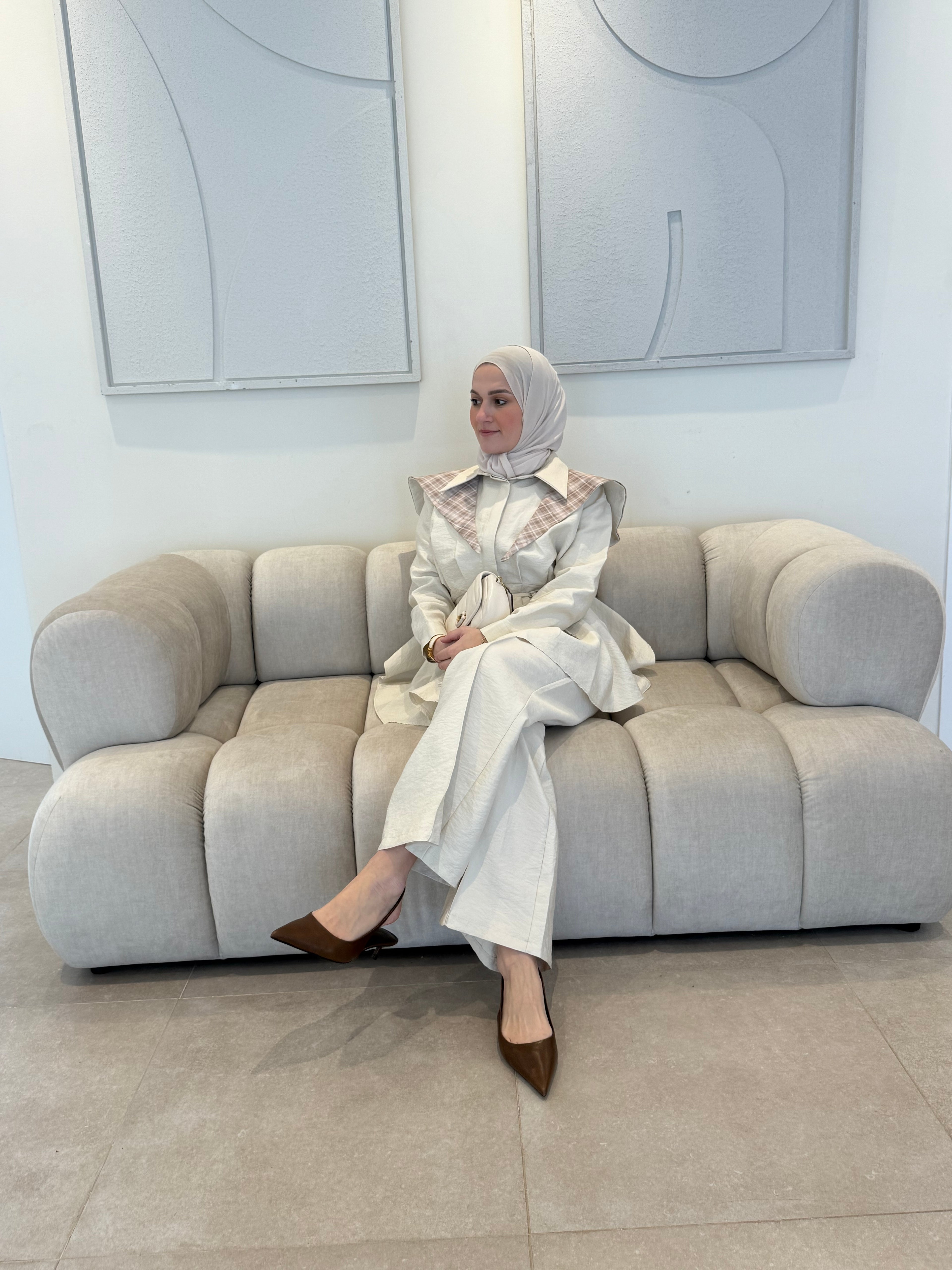 Ensemble à carreaux à large col avec plis à la taille