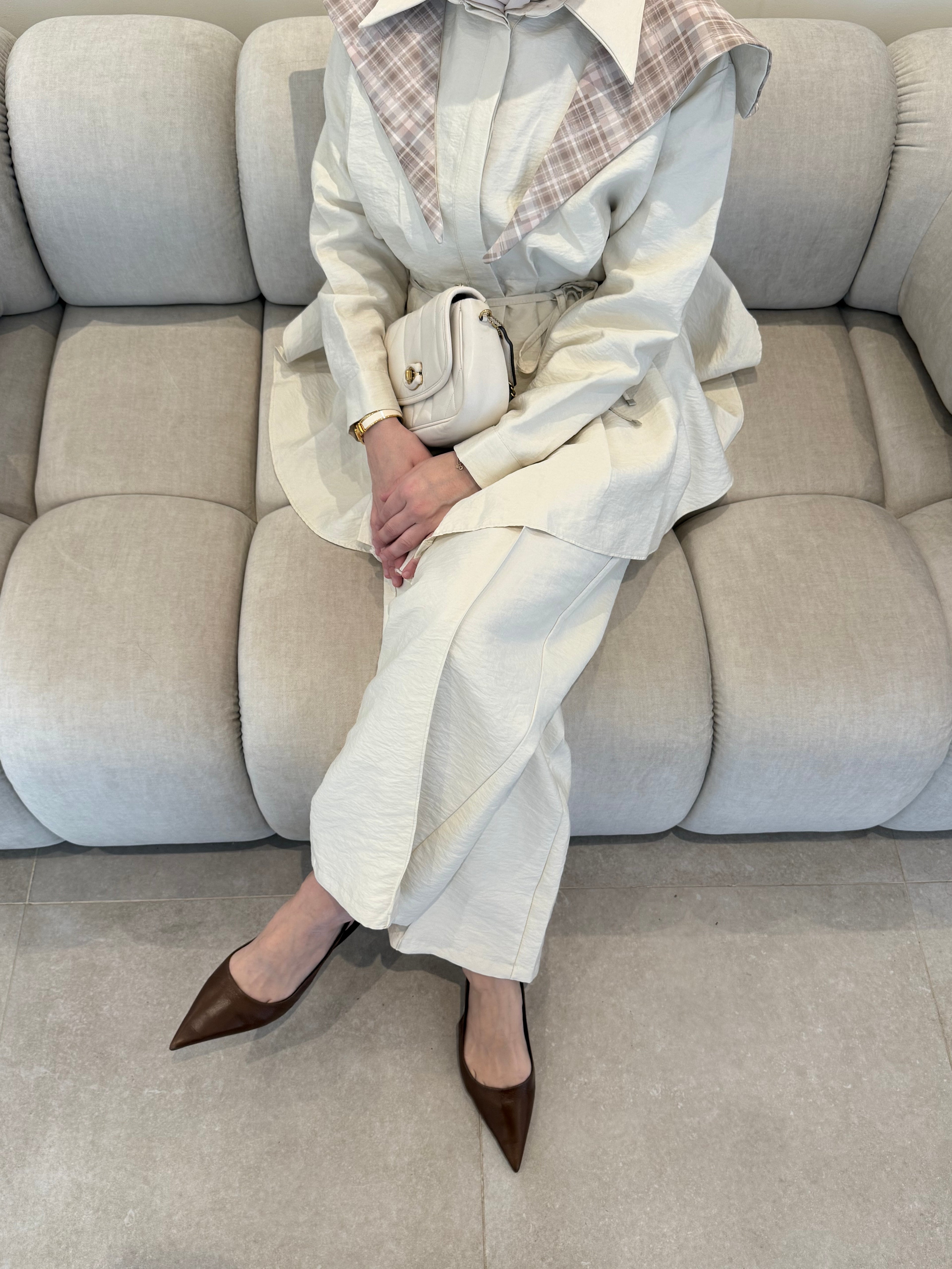 Ensemble à carreaux à large col avec plis à la taille