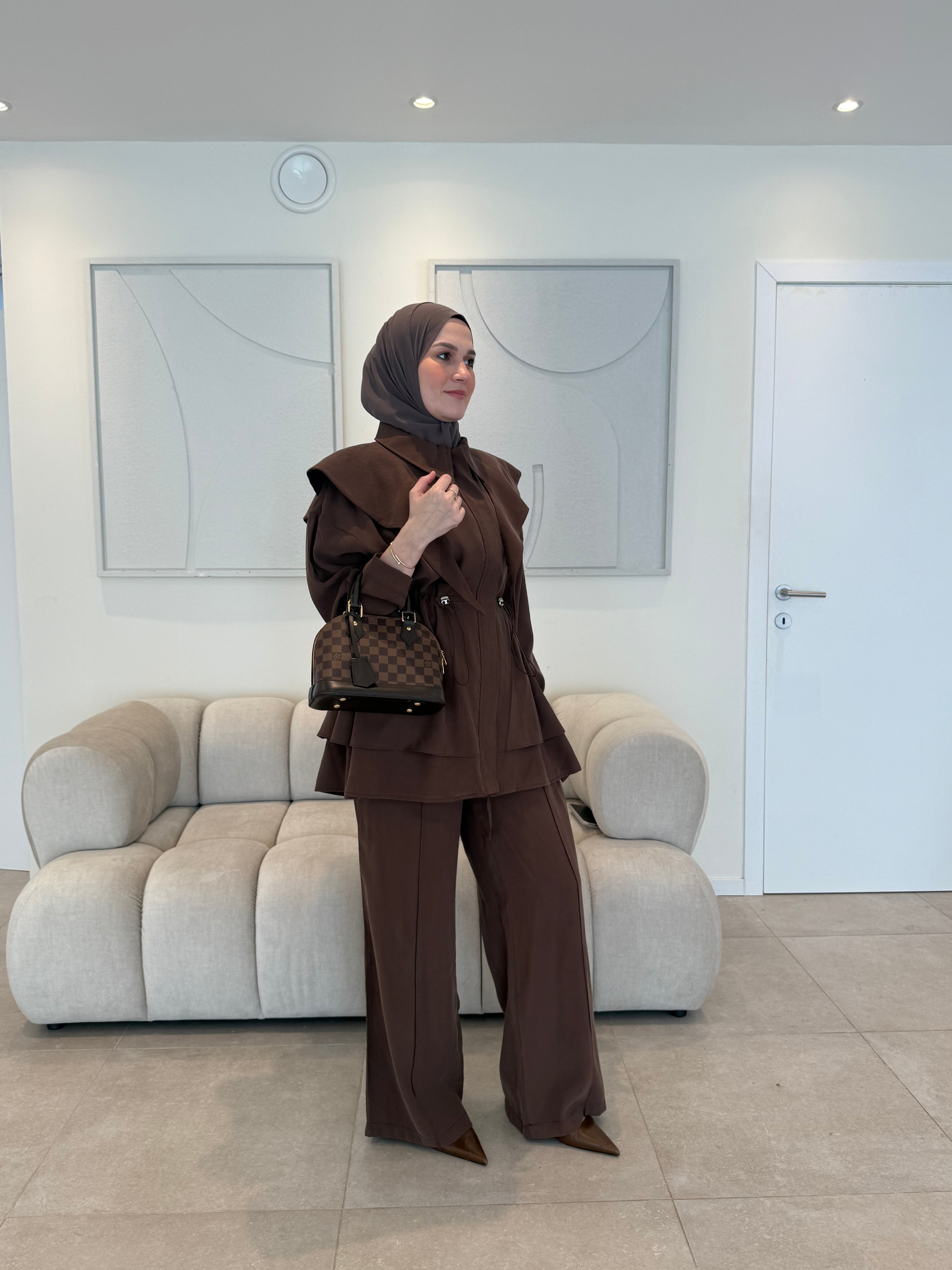 Ensemble à large col avec taille coulissée